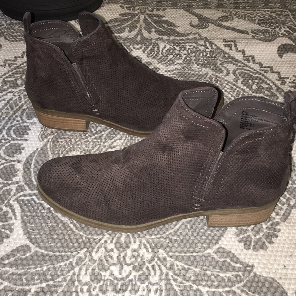 Cute brown Ankle booties!